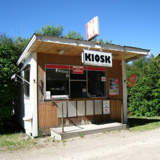 kleines Kiosk Häuschen am Strassenrand