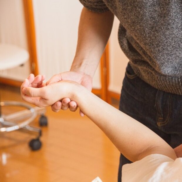 Physiotherapie am Unterarm